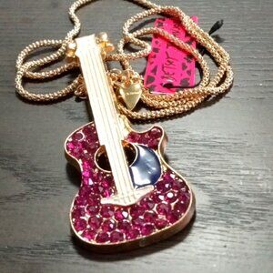NWT. Betsey Johnson. Fuchsia Crystals Guitar Chunky Pendant Necklace.